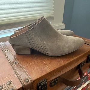BCBGeneration Lori Mules
